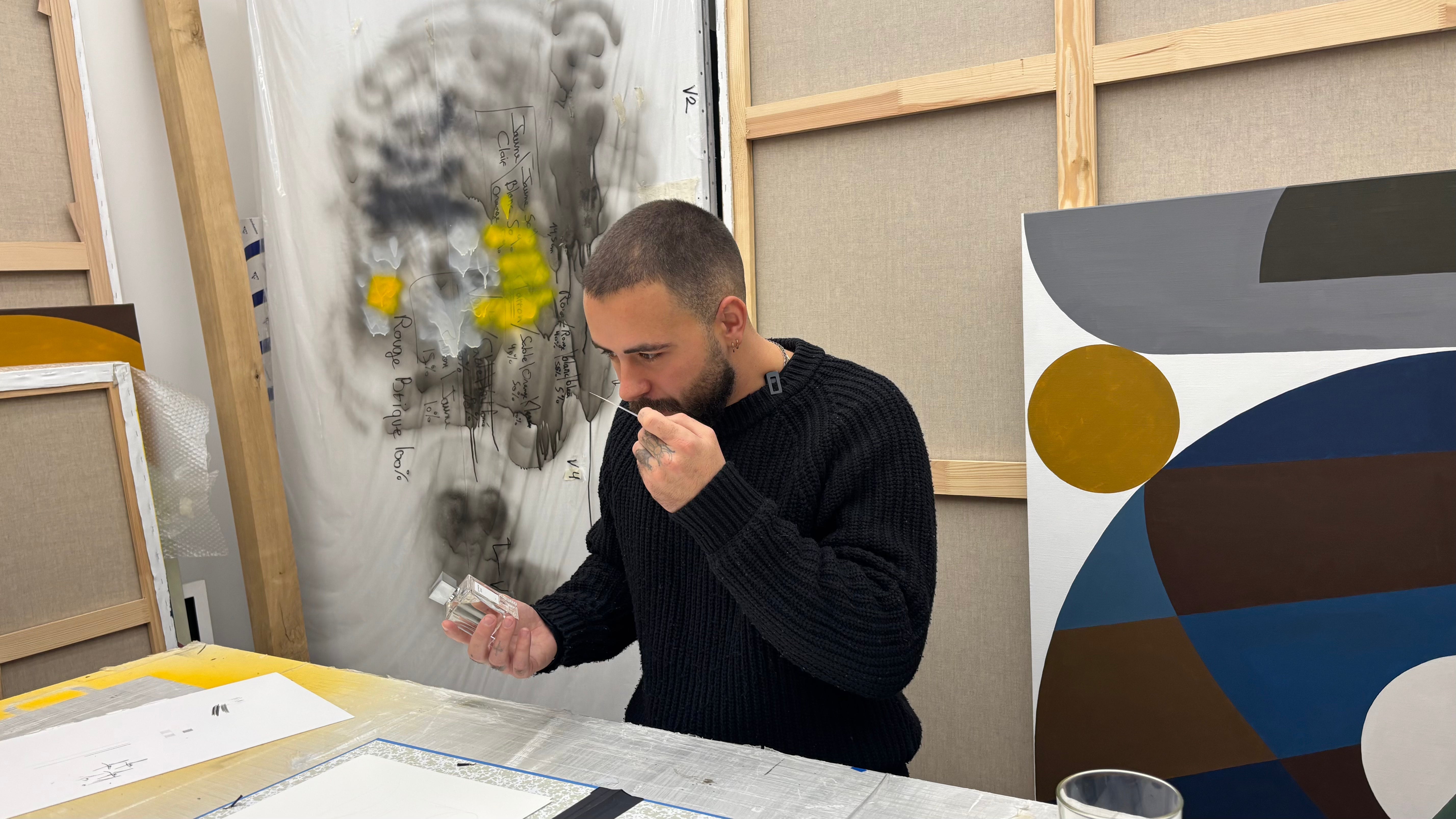 Maxime Grehier testing Envol by Ecrit et Parfum