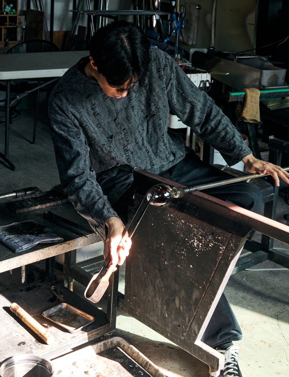Meet Song Inbeom, Glass Artist Behind Écrit et Parfum’s Signature Diffuser